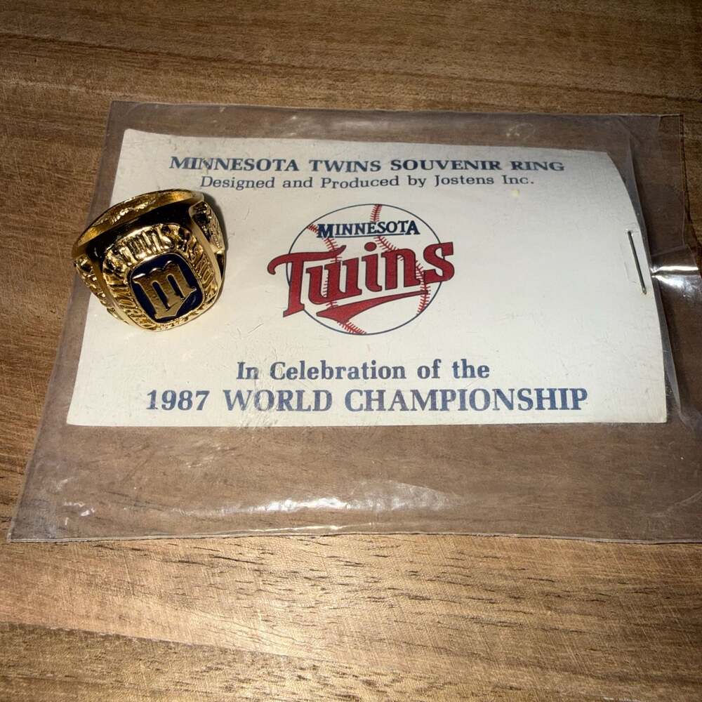 Minnesota Twins 1987 World Championship Souvenir Ring